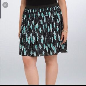 Torrid  black and green floral chiffon skirt Sz 0